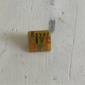 Never Give Up Label Brooch Jacket Hat Pin